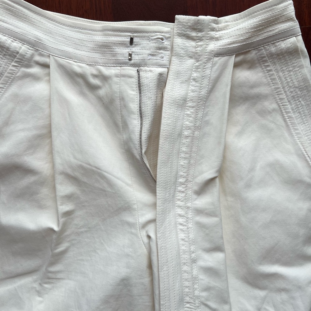 Stella McCartney Cream Wide Leg pants with frontal zipper a fashion statement